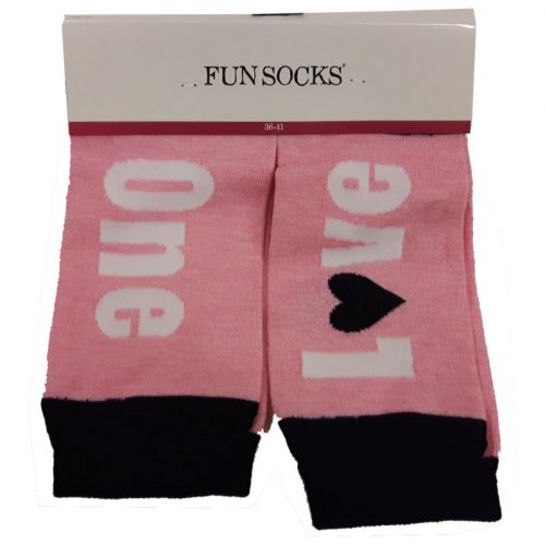 Grappige sokken roze zwarte met tekst One Love