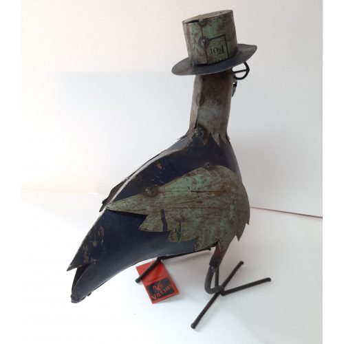Metalen industrieel beeld kip met hoed gemaakt van oliedrums by Varios